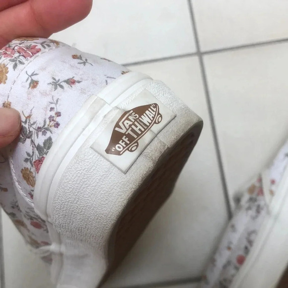 Vans Classic Slip-On Shoes In  Vintage Floral - Picture 7 of 8